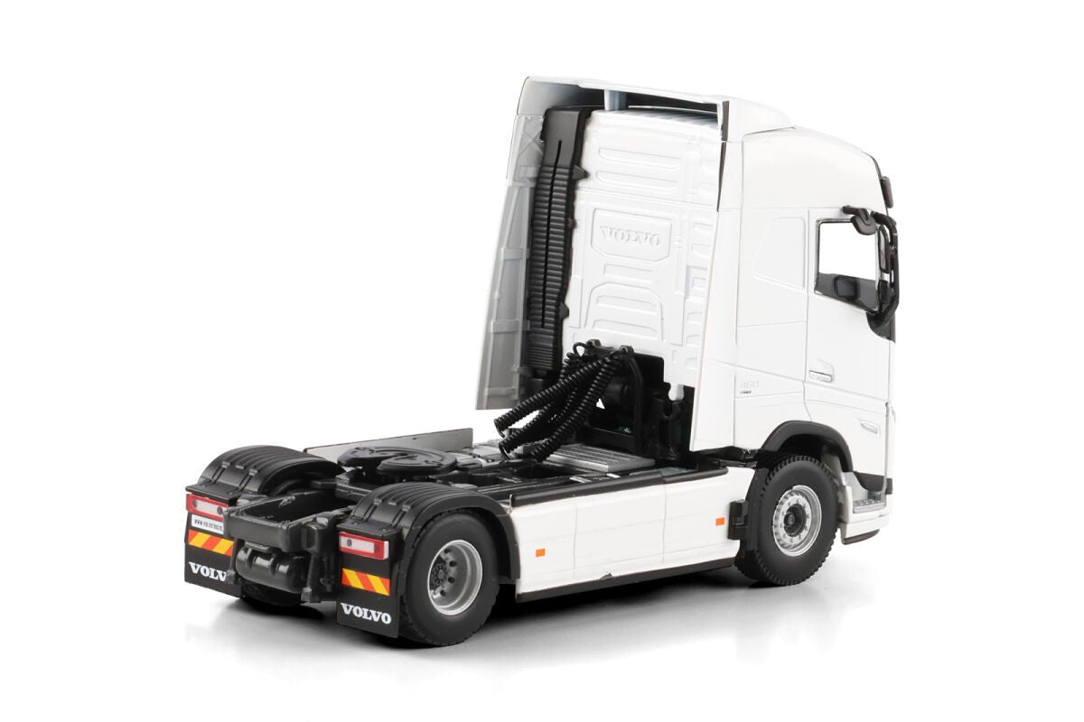 White Line; VOLVO FH5 MY2024 GLOBETROTTER 4X2 - Celt Models