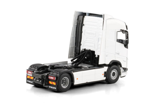 White Line; VOLVO FH5 MY2024 GLOBETROTTER 4X2 - Celt Models